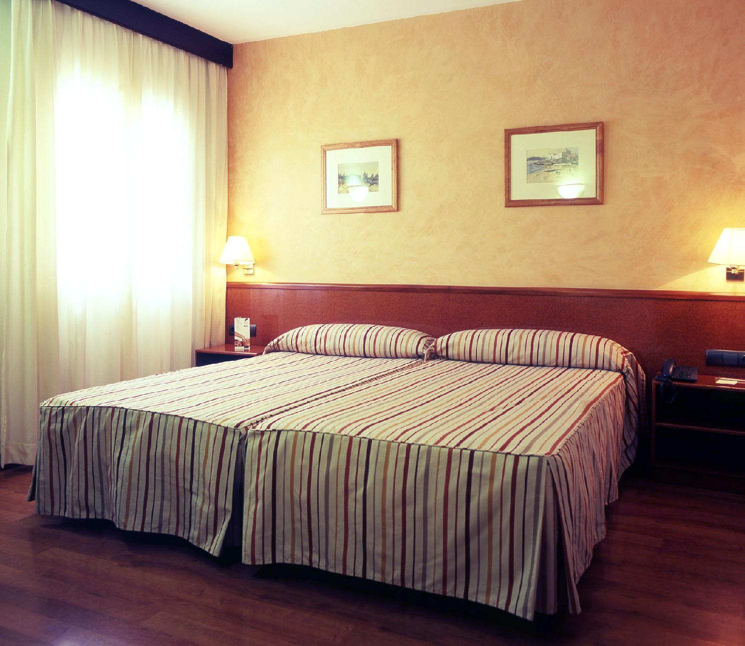 Catalonia Castellnou Hotel Barcelona Luaran gambar