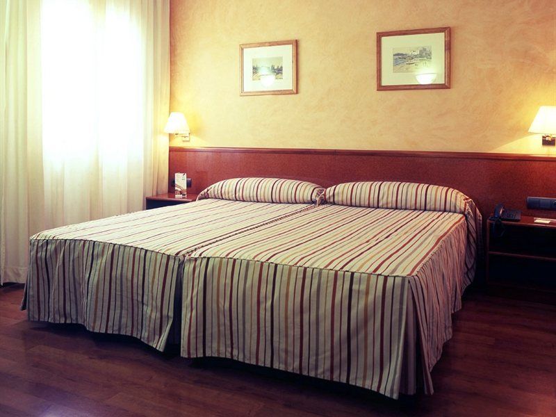 Catalonia Castellnou Hotel Barcelona Luaran gambar